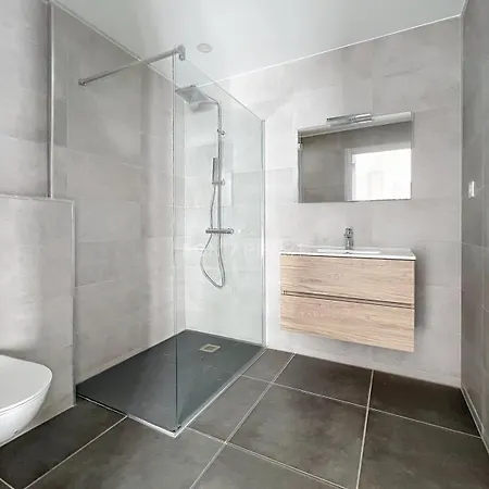 T2 Standing アパート *