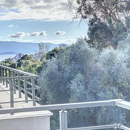 アパート T2 Standing